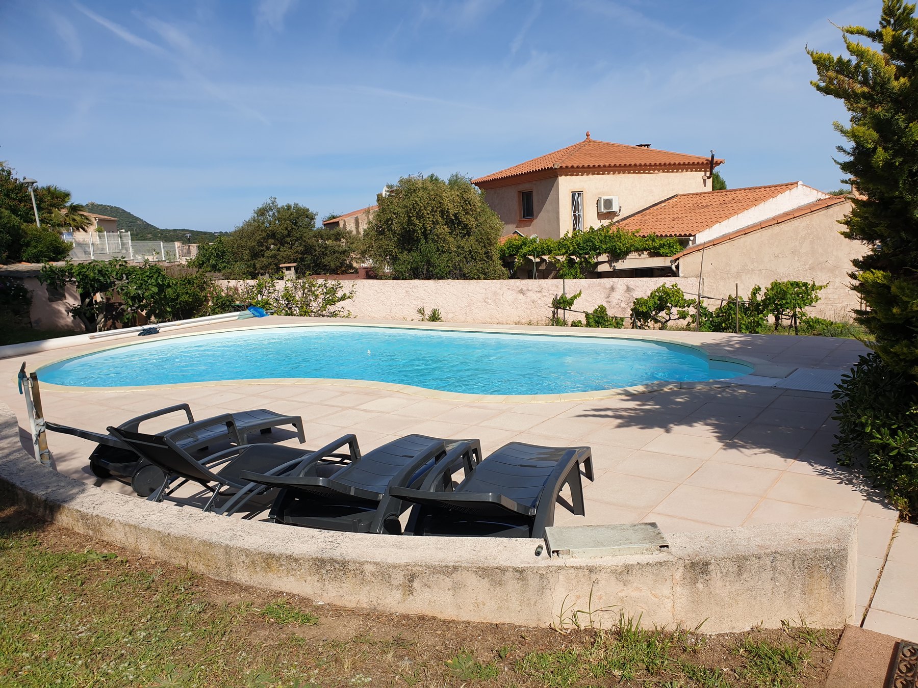 Autre vue de la piscine partagée